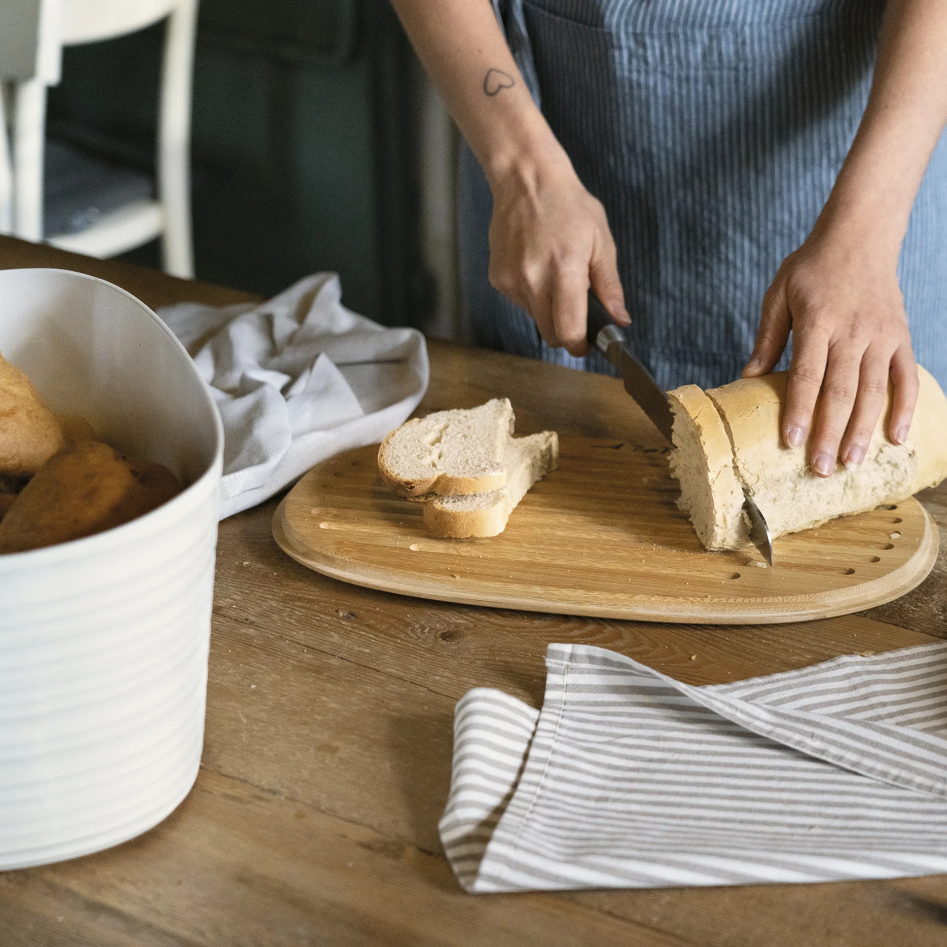 GUZZINI CASSETTA PANE CON COPERCHIO TAGLIERE IN BAMBÙ "TIERRA" COD. 179600156 - immagine 6